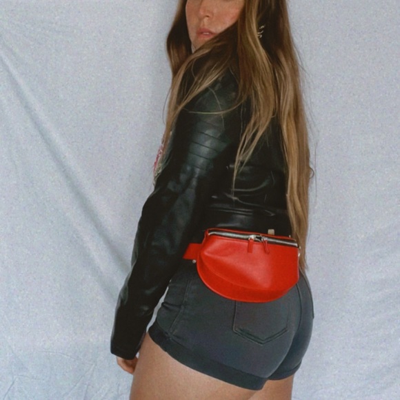 NWOT Never used! Red belt purse/ funny pack - Picture 4 of 14